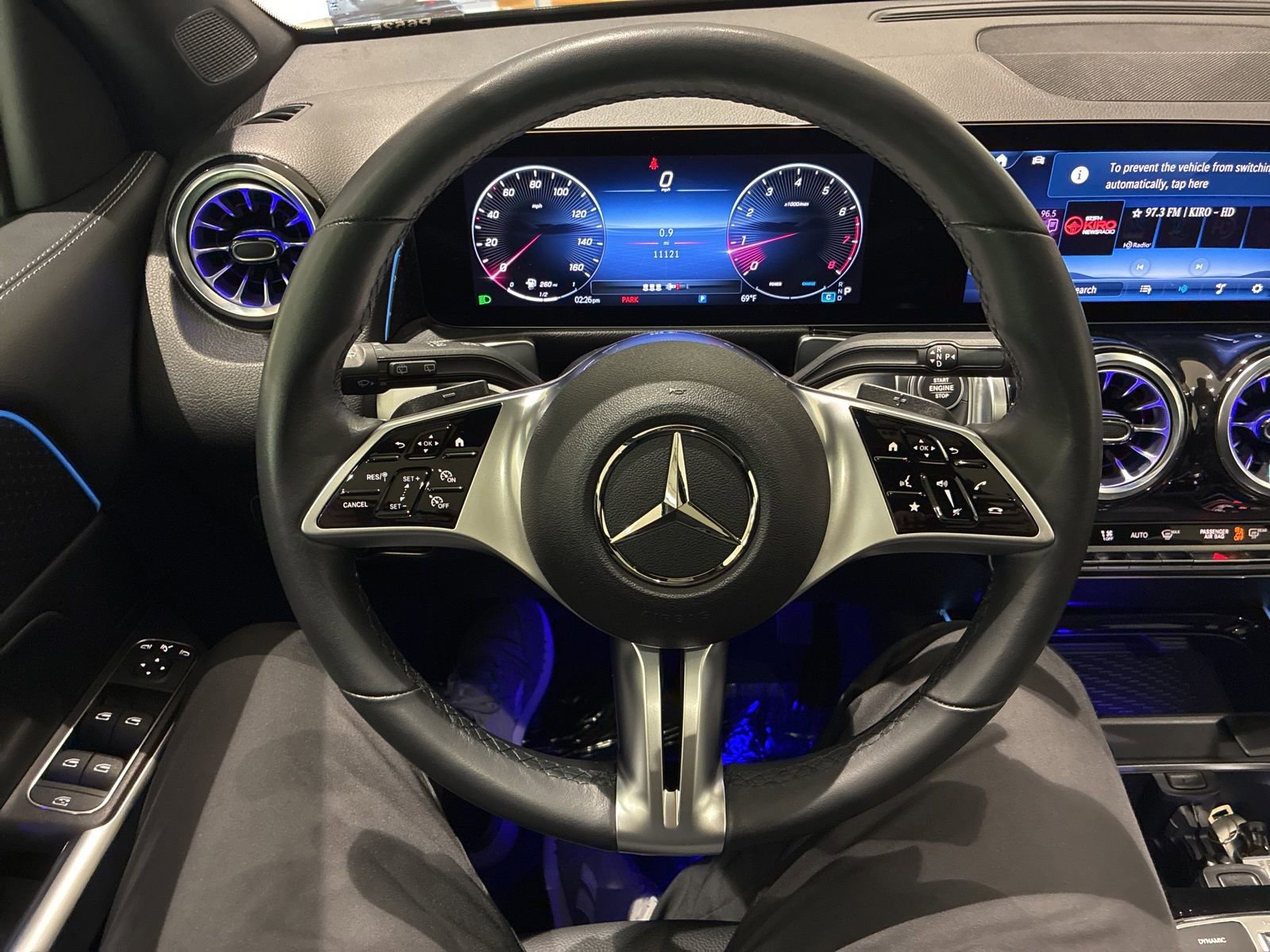 Used 2025 Mercedes-Benz GLB 250 4MATIC image 10