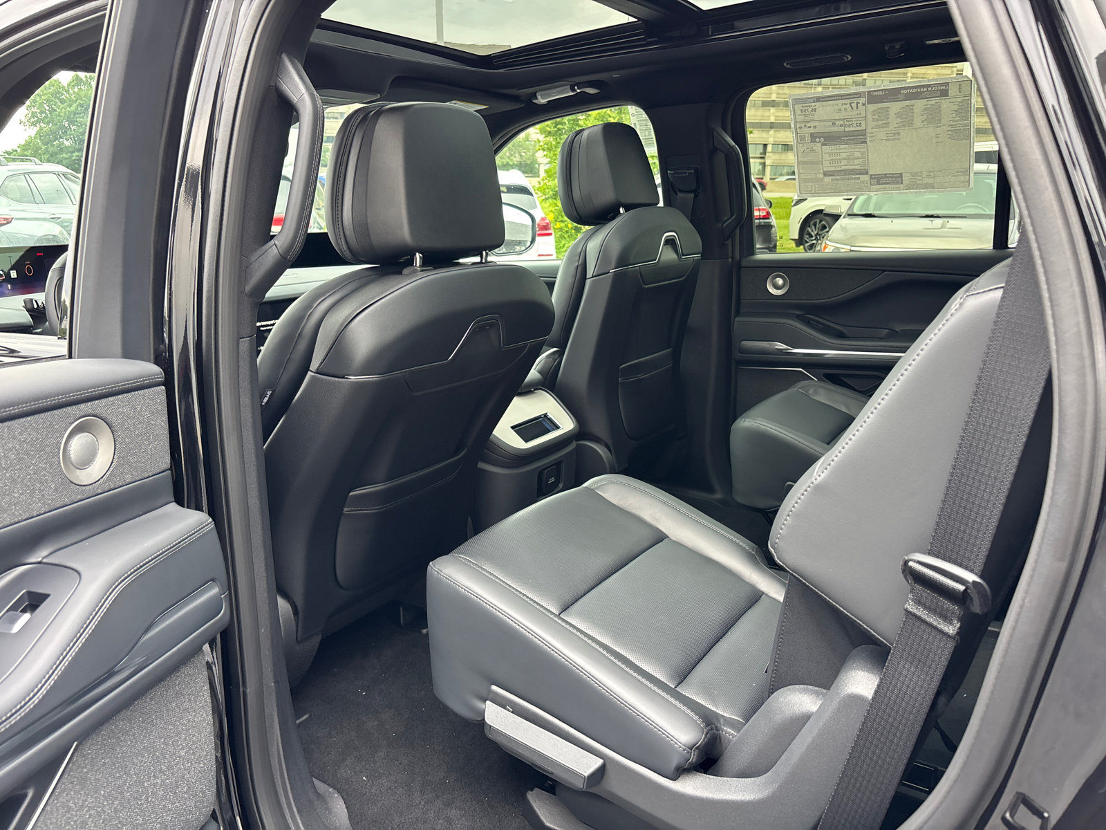 New 2027 Lincoln Navigator Reserve w/ Jet Appearance Package AWD/4WD image 27