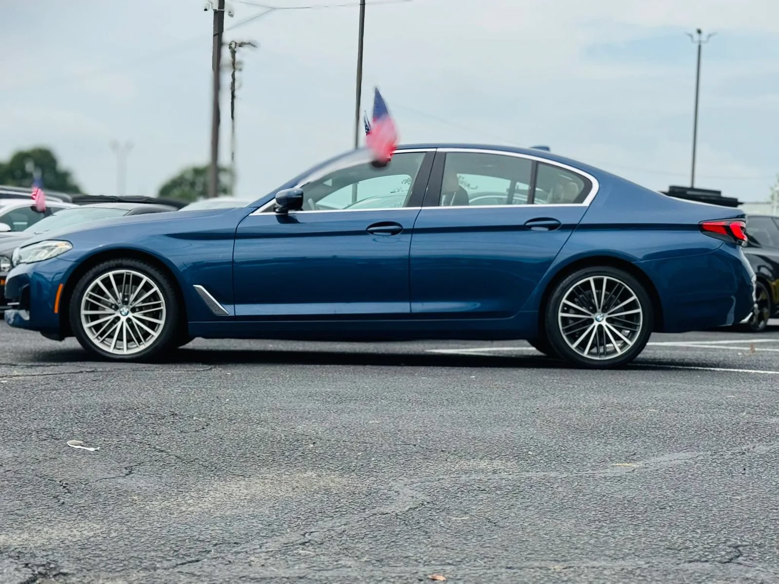 Used 2021 BMW 530i xDrive w/ Convenience Package AWD/4WD image 3