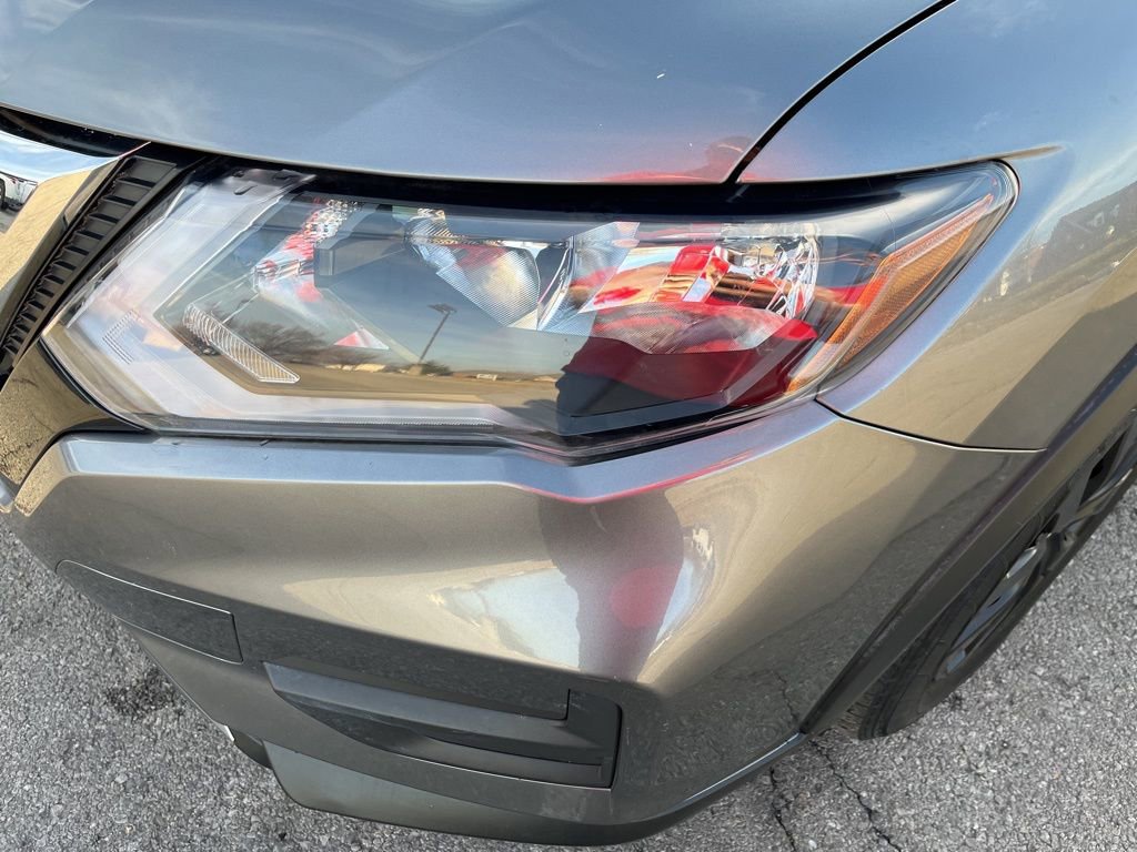 Used 2018 Nissan Rogue S image 37