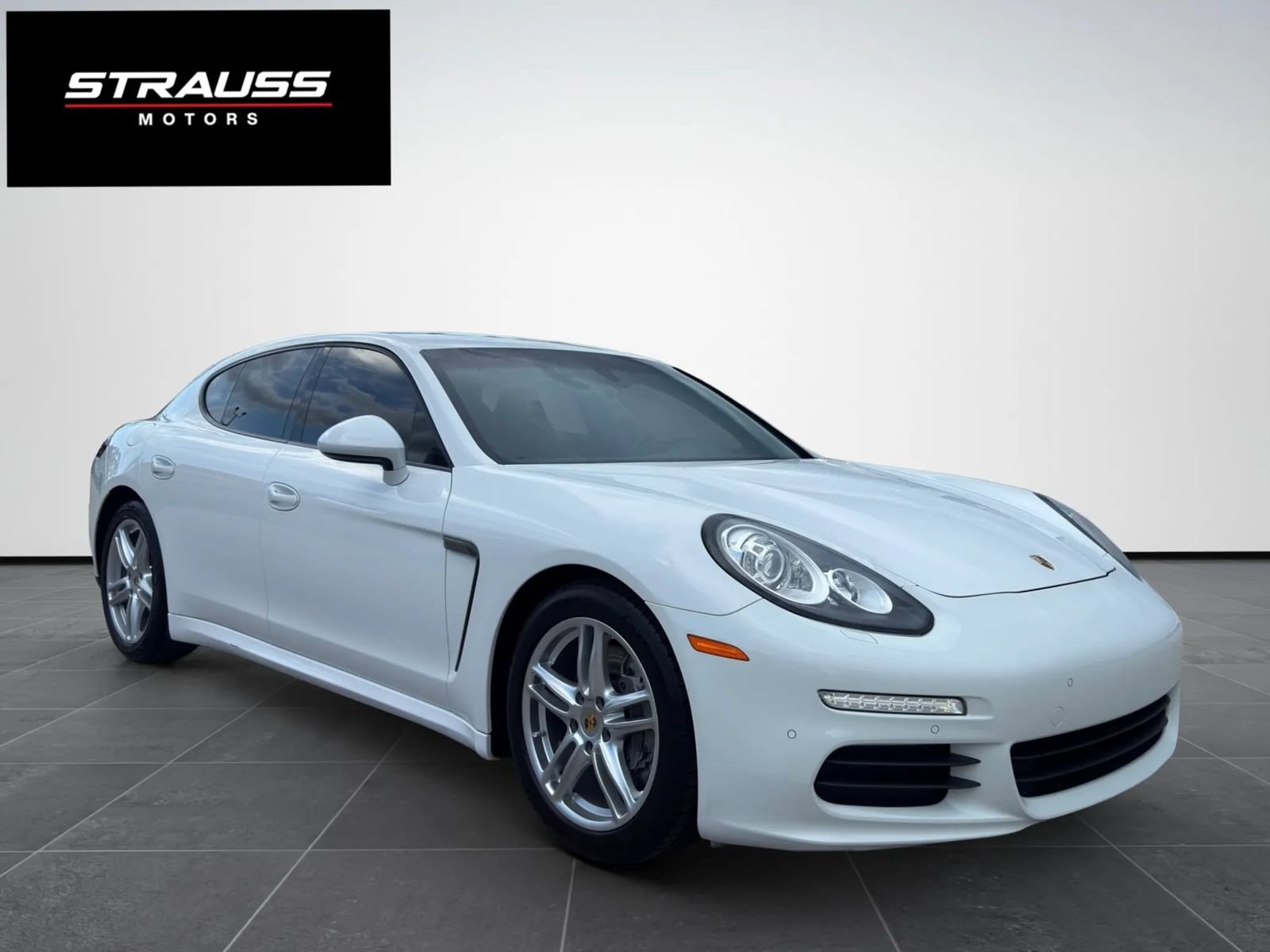 Used 2015 Porsche Panamera w/ Premium Package RWD image 1
