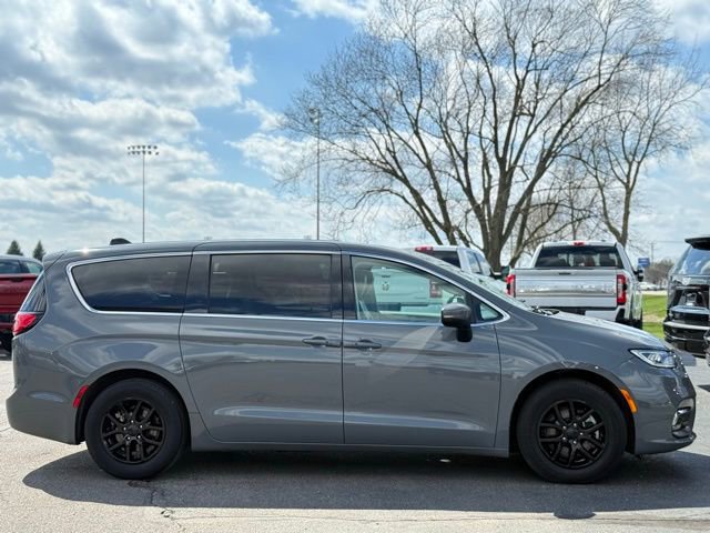 Used 2023 Chrysler Pacifica Touring-L FWD image 35