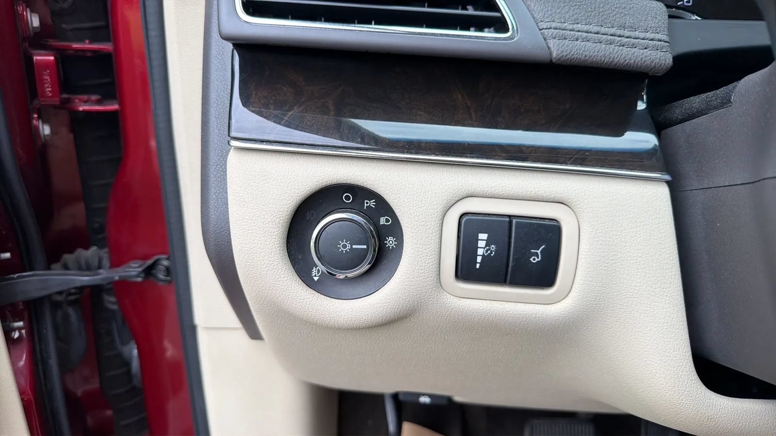 Used 2019 Lincoln MKT AWD image 22