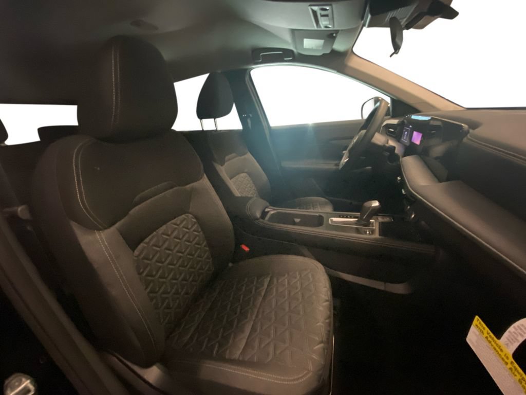 Used 2025 Nissan Kicks SV AWD/4WD image 16