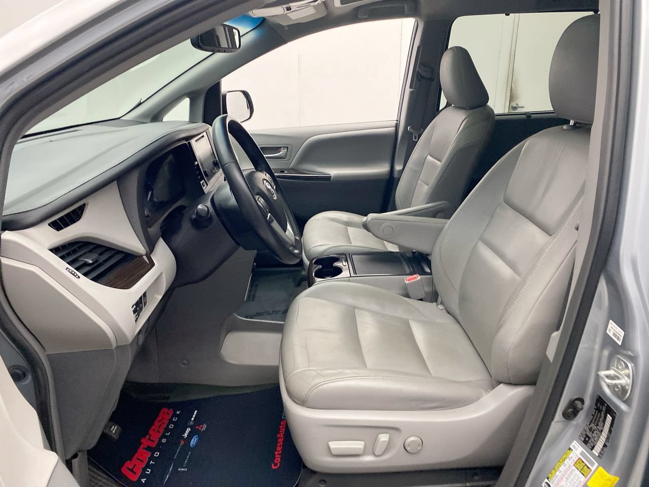 Used 2015 Toyota Sienna XLE w/ XLE Navigation Package AWD/4WD image 14