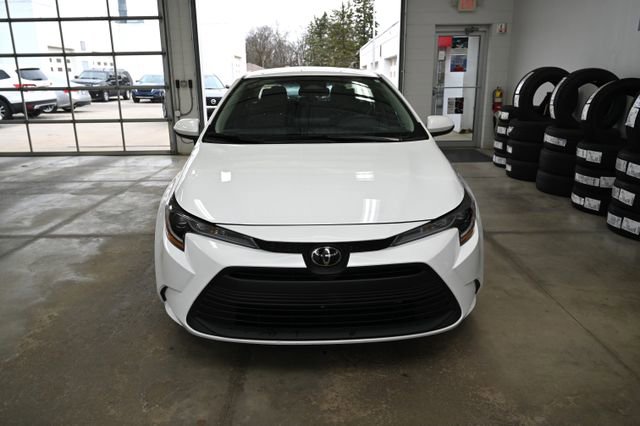 Used 2023 Toyota Corolla LE image 2