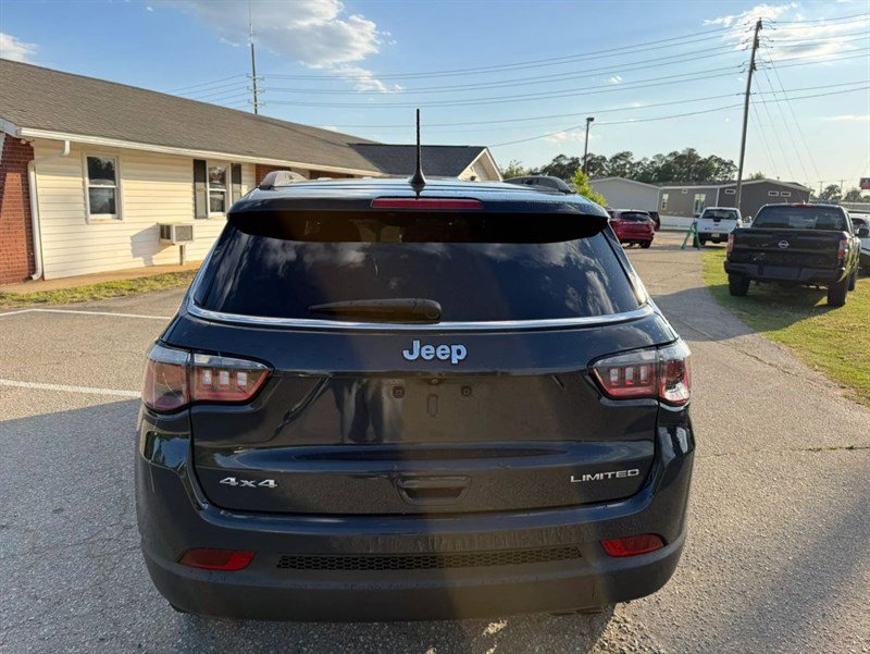 Used 2018 Jeep Compass Limited w/ Safe & Security Group AWD/4WD image 30