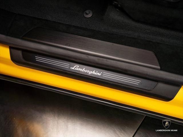 Used 2024 Lamborghini Urus Performante AWD/4WD image 35