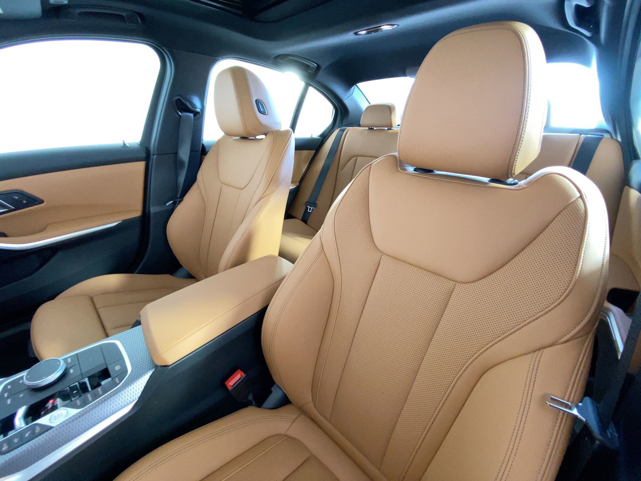 Used 2026 BMW 330i Sedan w/ M Sport Package image 21