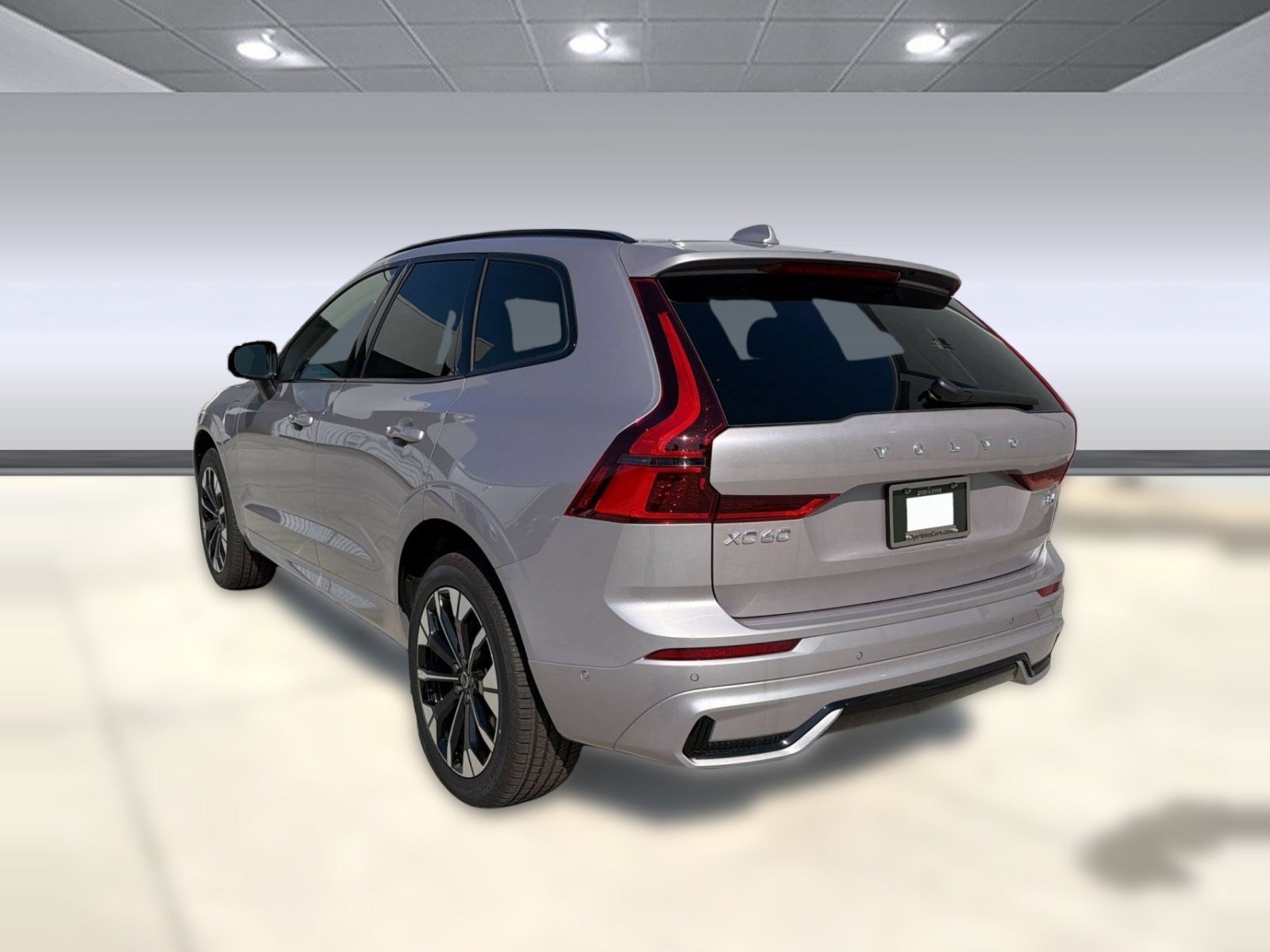 New 2026 Volvo XC60 T8 Plus w/ Climate Package AWD/4WD image 3