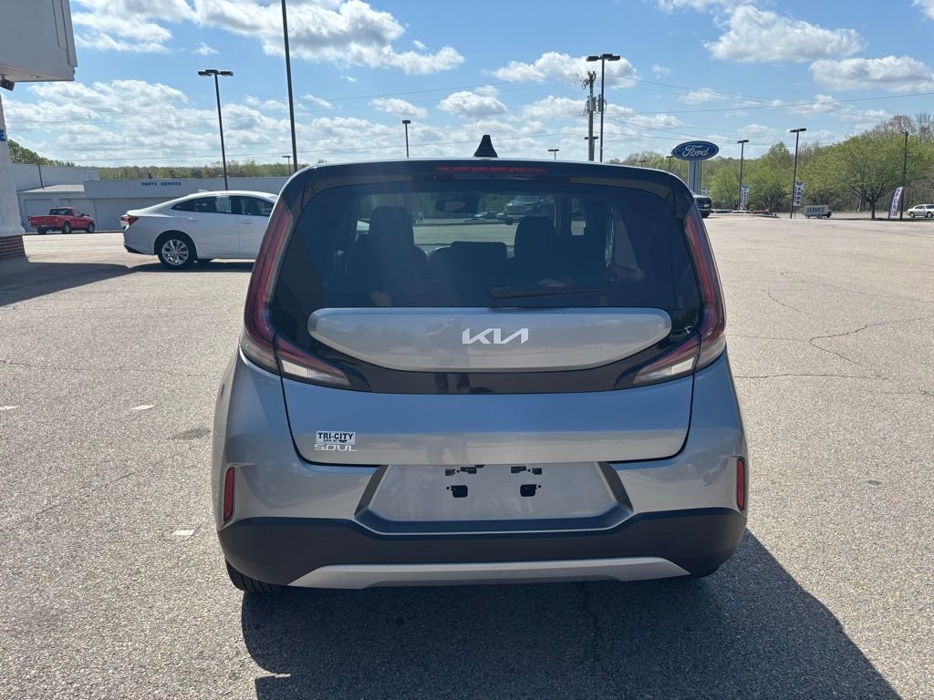 Used 2024 Kia Soul LX w/ Option Group 015 FWD image 9