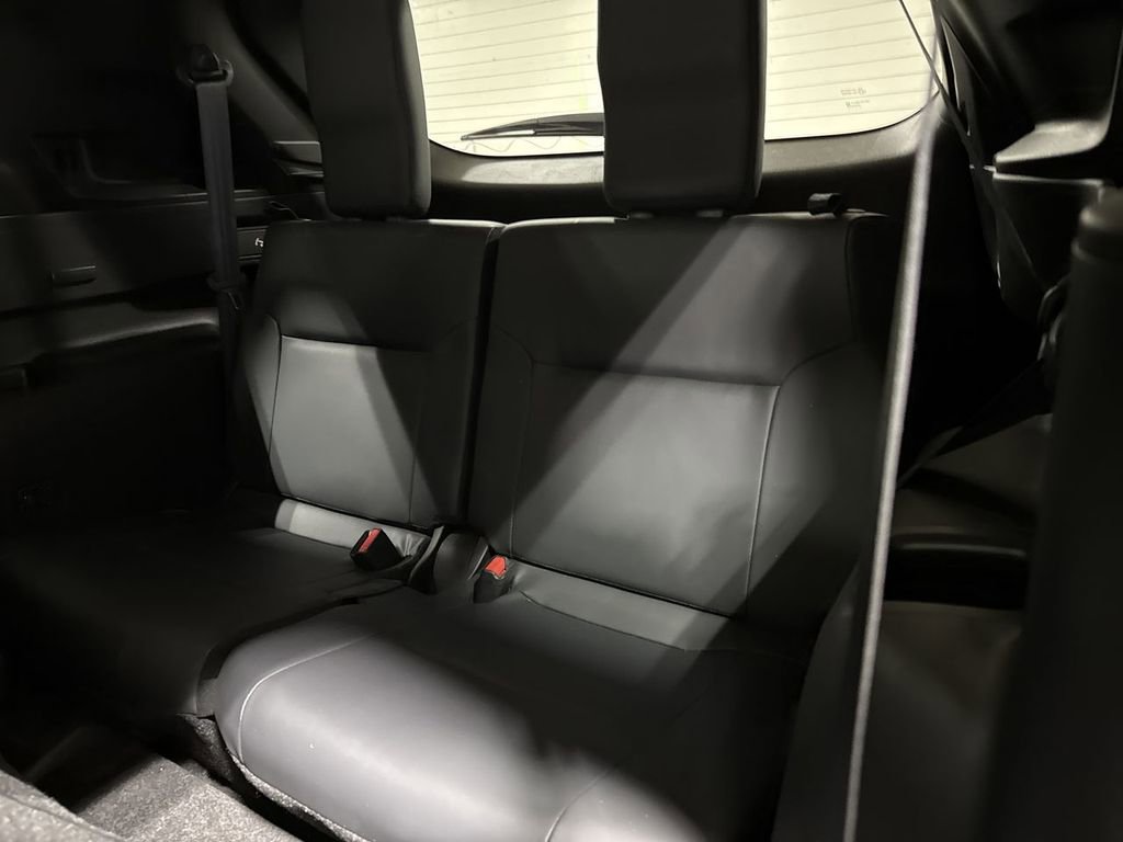 Used 2024 Mitsubishi Outlander SE FWD image 25