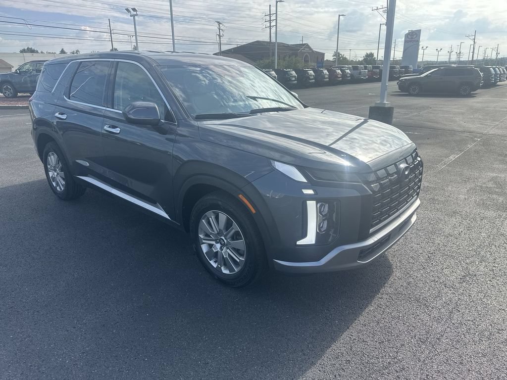 Used 2023 Hyundai Palisade SE w/ Cargo Package AWD/4WD image 2