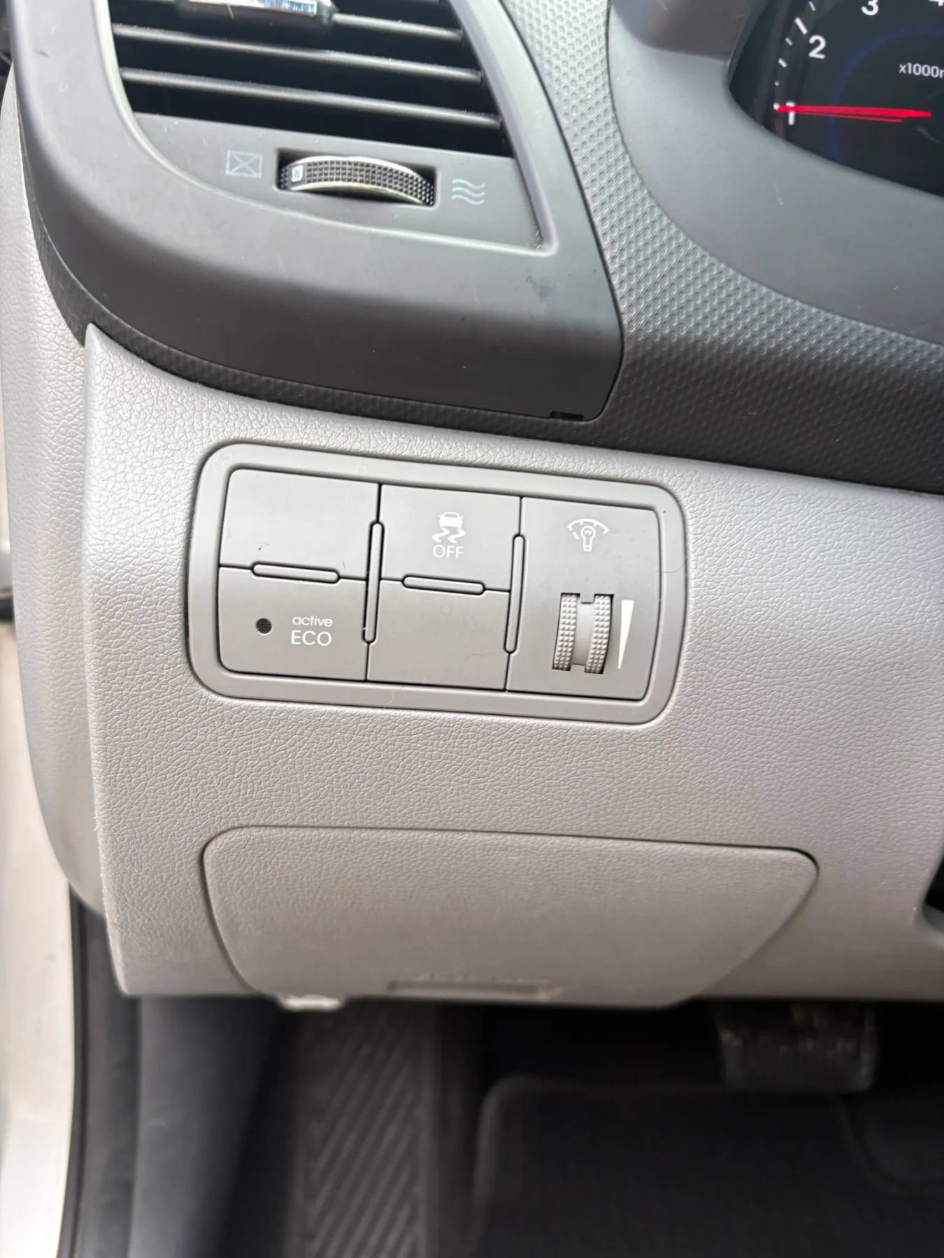 Used 2014 Hyundai Accent GLS w/ Option Group 2 FWD image 12