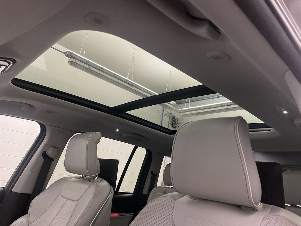 Used 2023 Jeep Grand Cherokee Overland w/ Advanced Protech Group III image 13