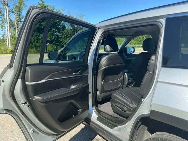 Used 2023 Jeep Grand Cherokee L Limited AWD/4WD image 16
