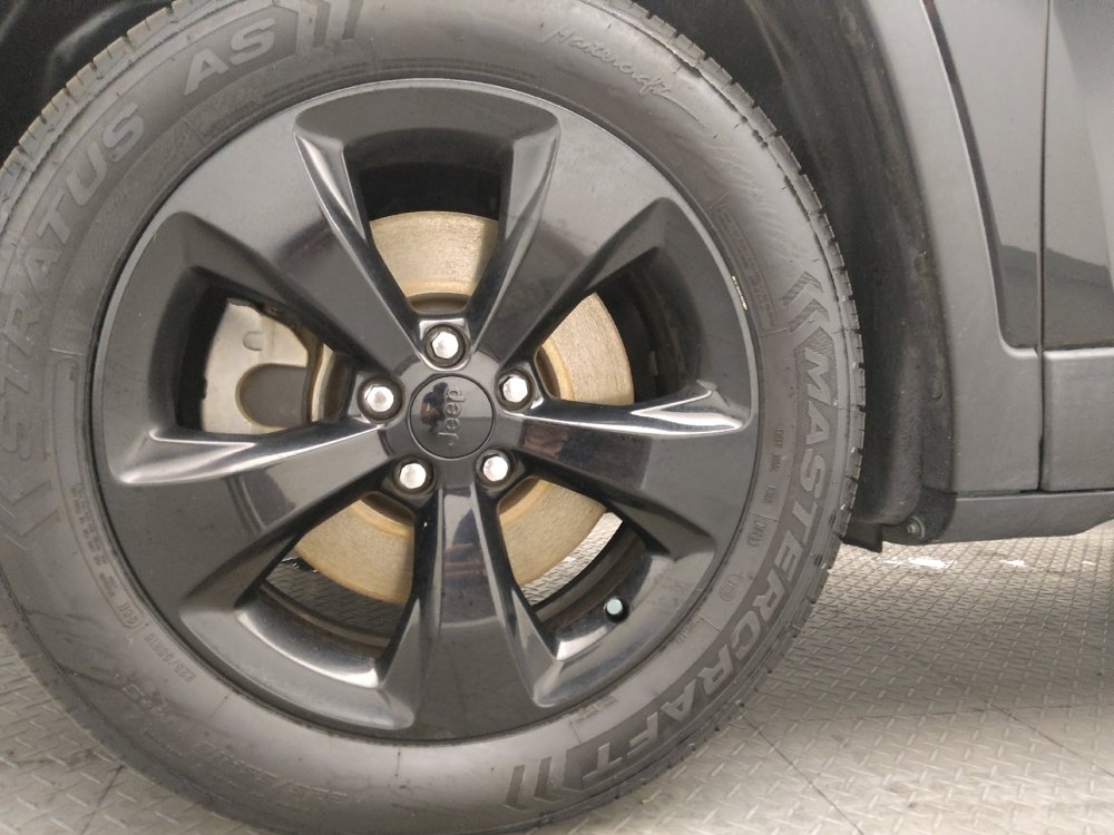 Used 2019 Jeep Cherokee Latitude Plus image 31