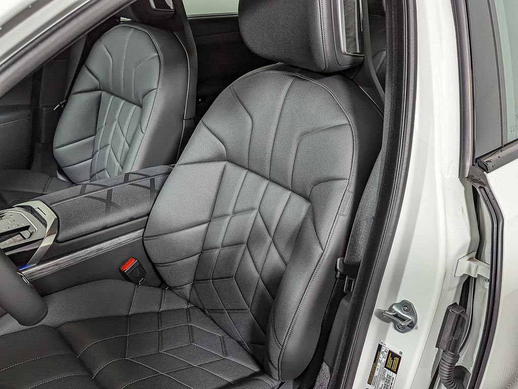 Used 2025 BMW i7 eDrive50 w/ M Sport Package image 16