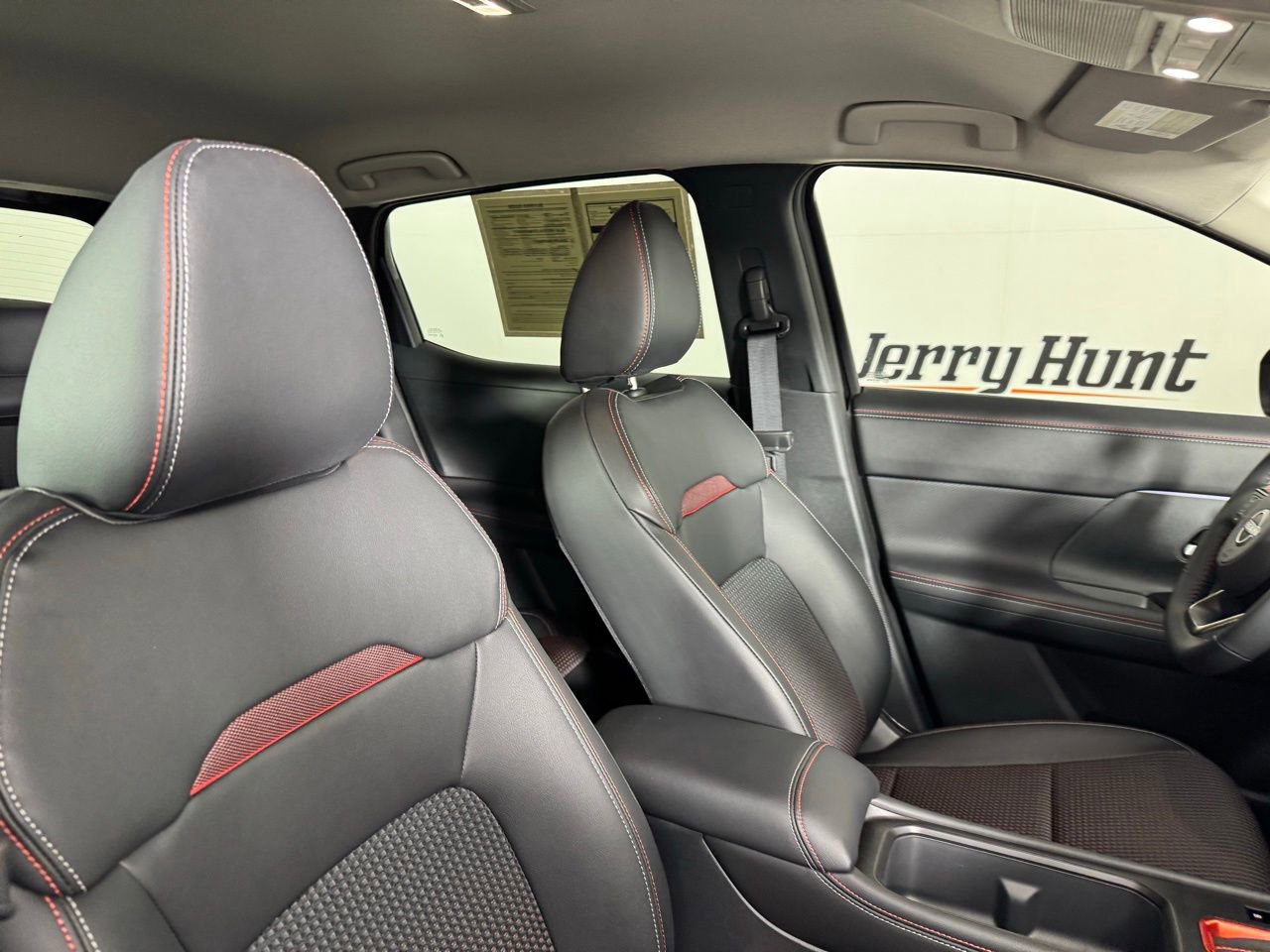 Used 2025 Nissan Kicks SR FWD image 46