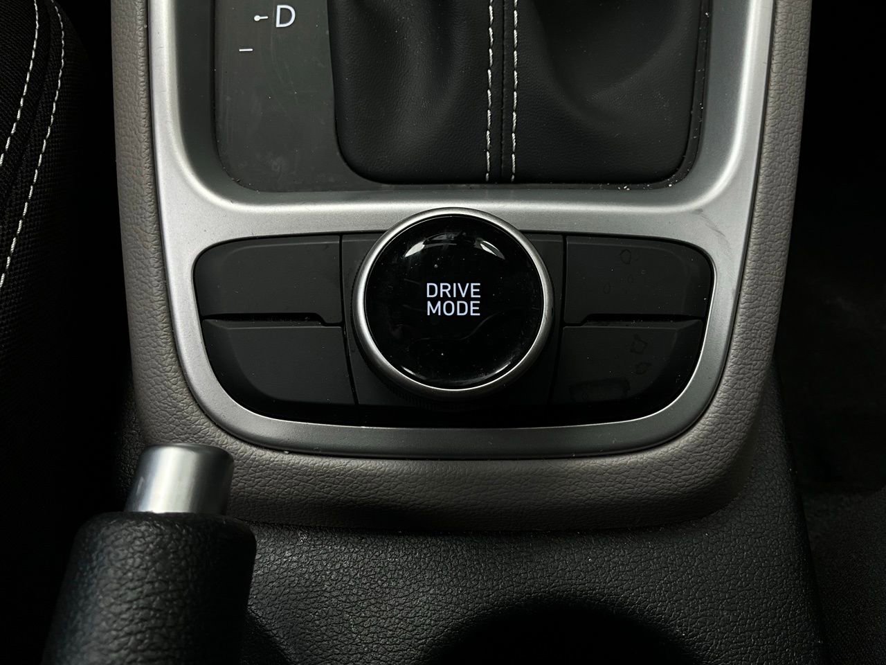 Used 2025 Hyundai Venue SEL image 23