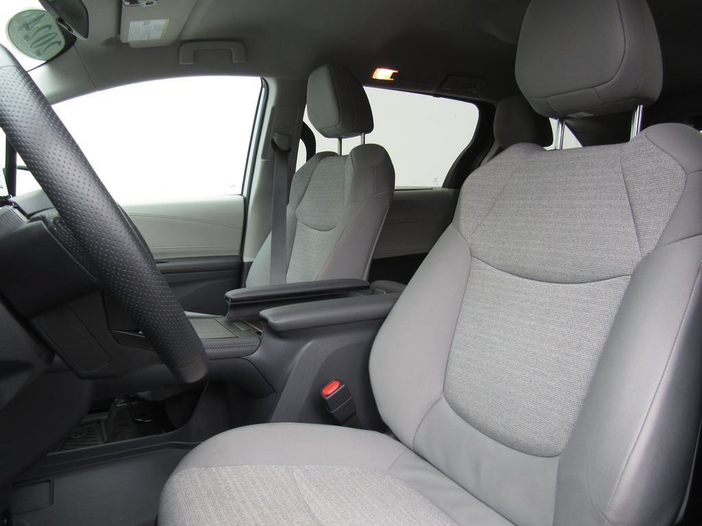 Used 2024 Toyota Sienna LE AWD/4WD image 12