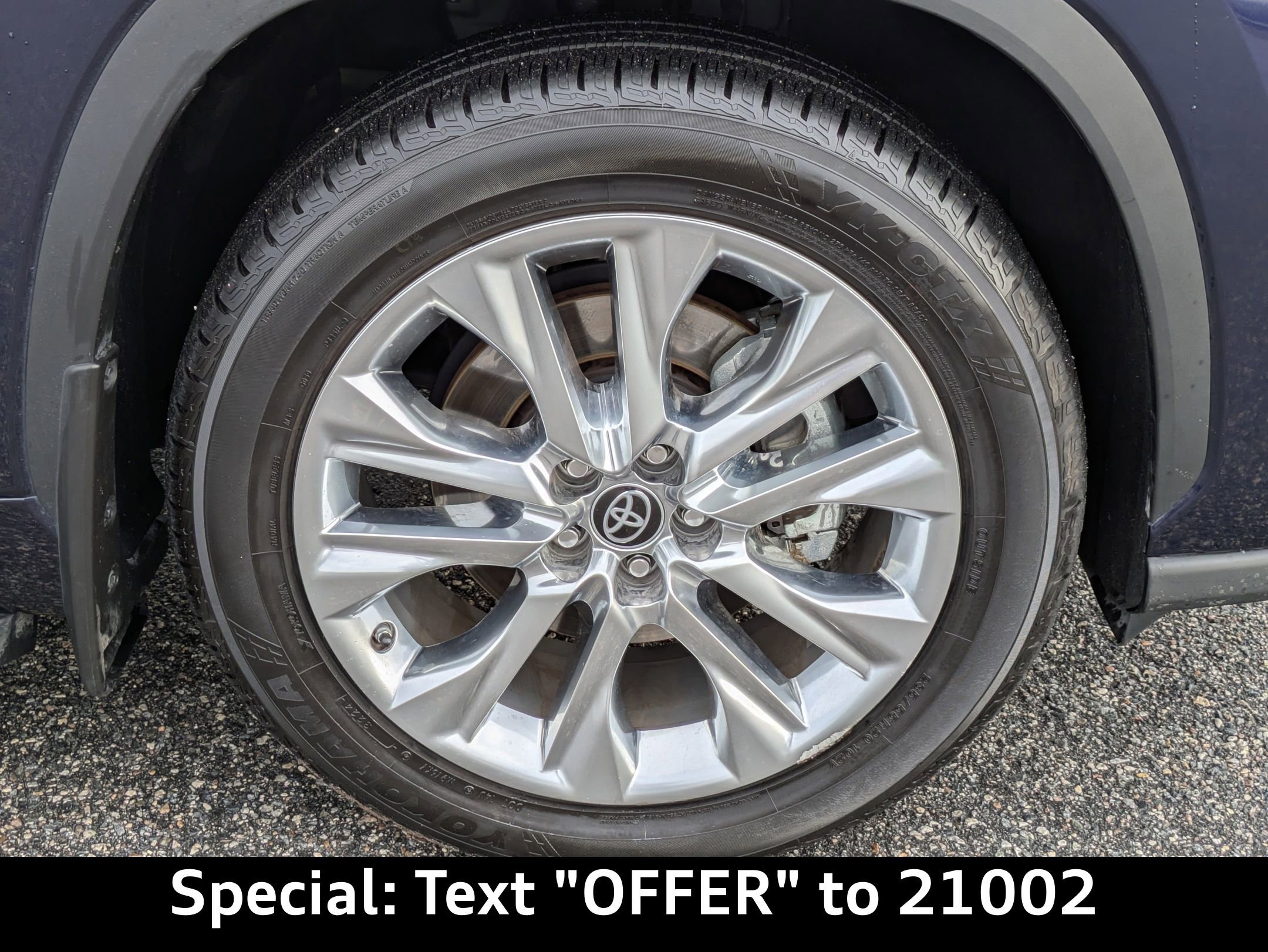 Used 2023 Toyota Highlander Limited image 12