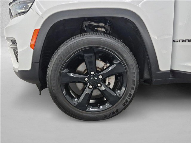 Certified 2025 Jeep Grand Cherokee Altitude AWD/4WD image 28