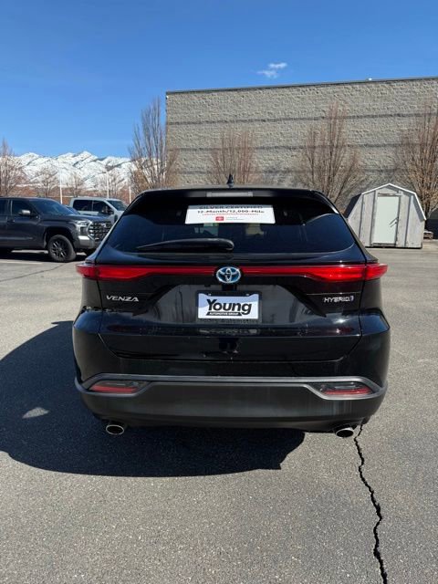 Certified 2022 Toyota Venza LE image 3