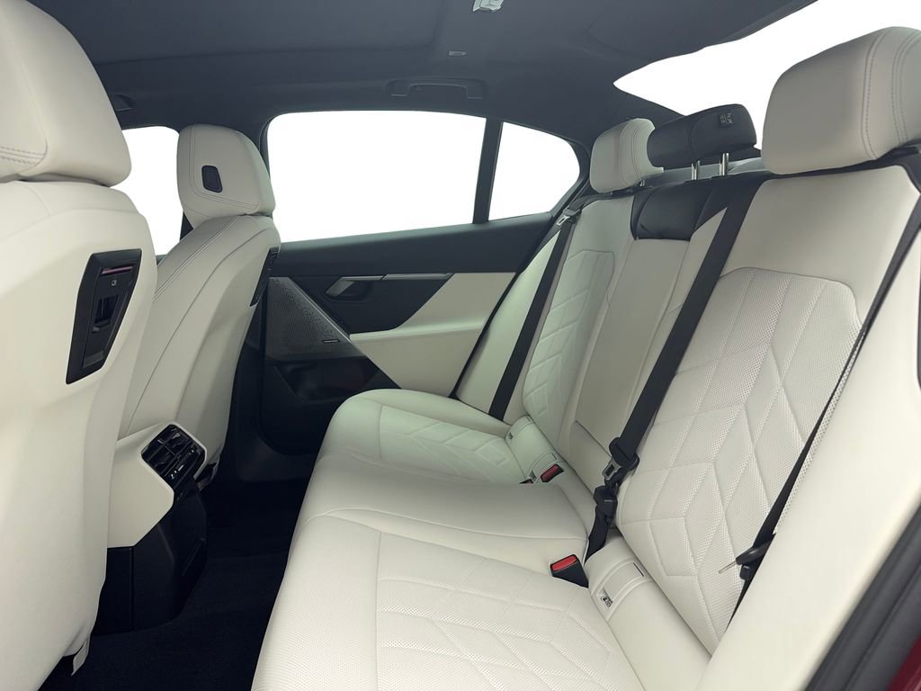 Used 2025 BMW i5 eDrive40i w/ M Sport Package RWD image 35
