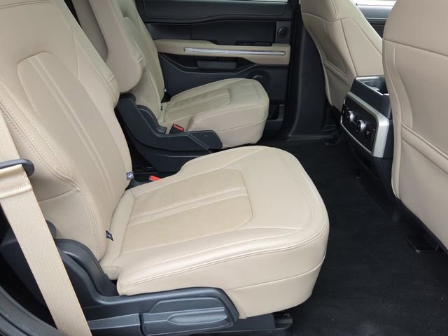Used 2024 Ford Expedition Limited AWD/4WD image 18