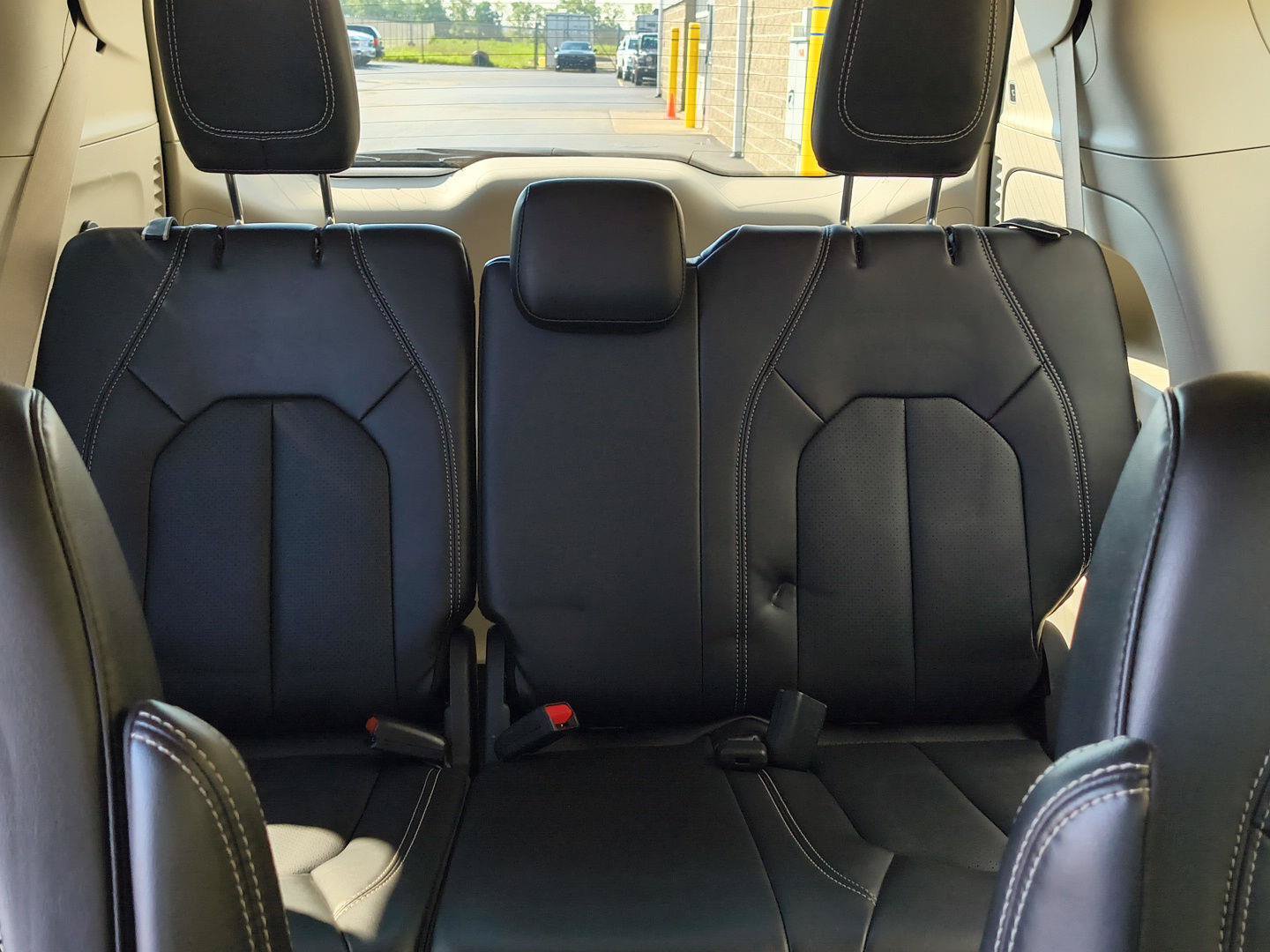 Used 2024 Chrysler Pacifica Touring-L FWD image 21