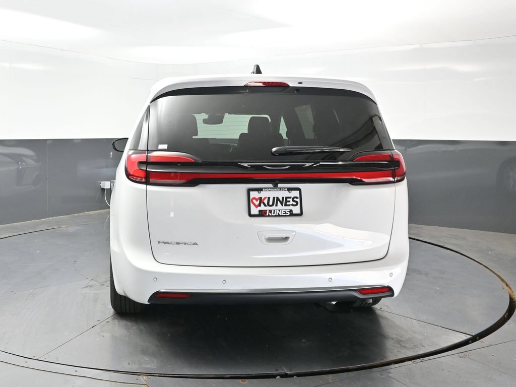 New 2027 Chrysler Pacifica Select w/ Family Tech Group FWD image 8