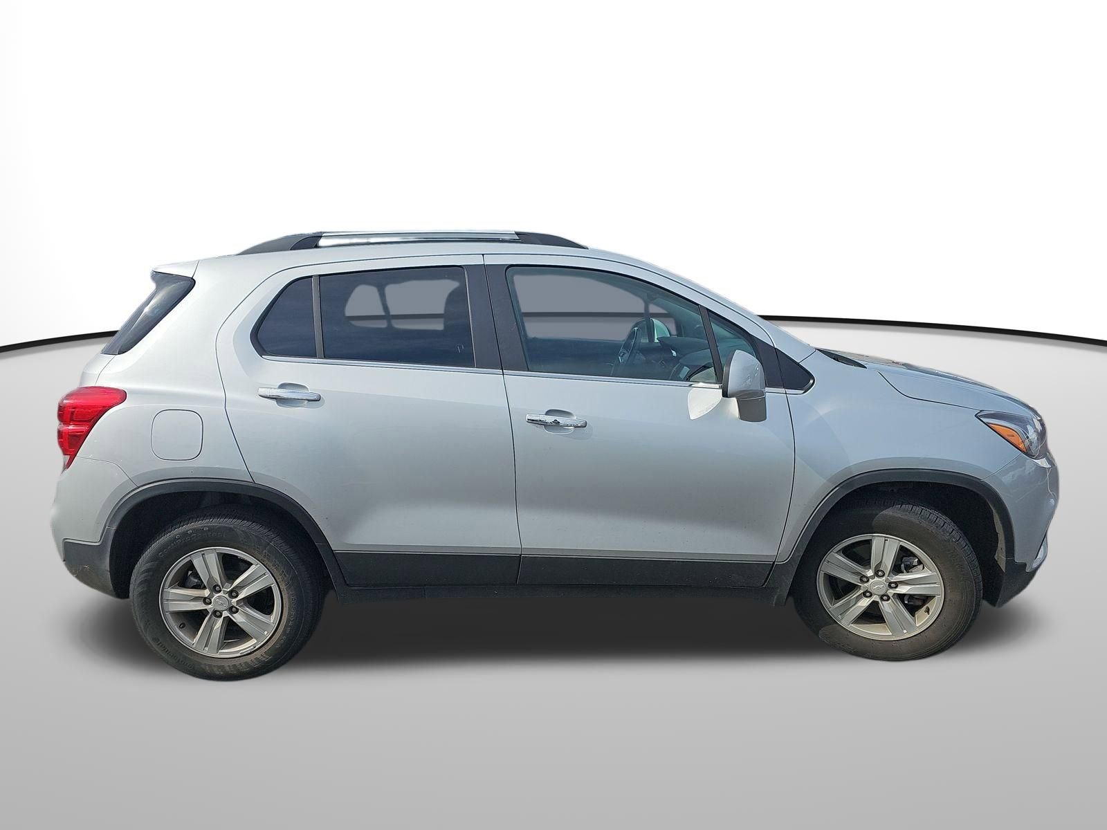 Used 2020 Chevrolet Trax LT w/ LT Convenience Package image 6