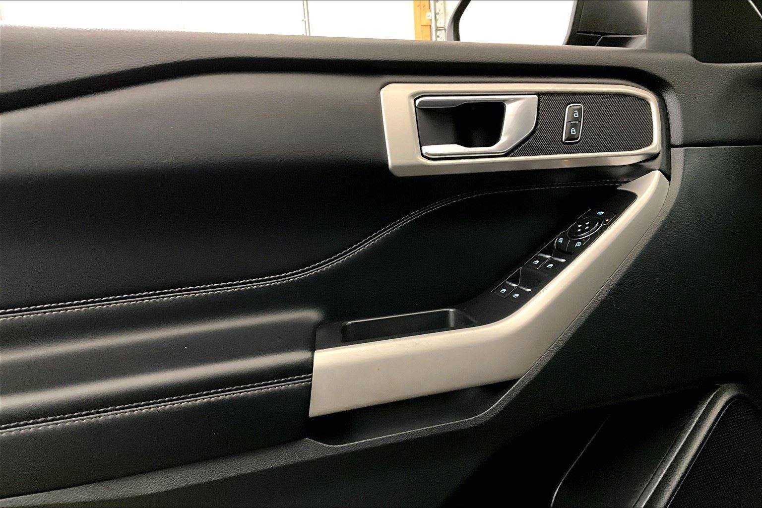 Used 2022 Ford Explorer XLT image 23