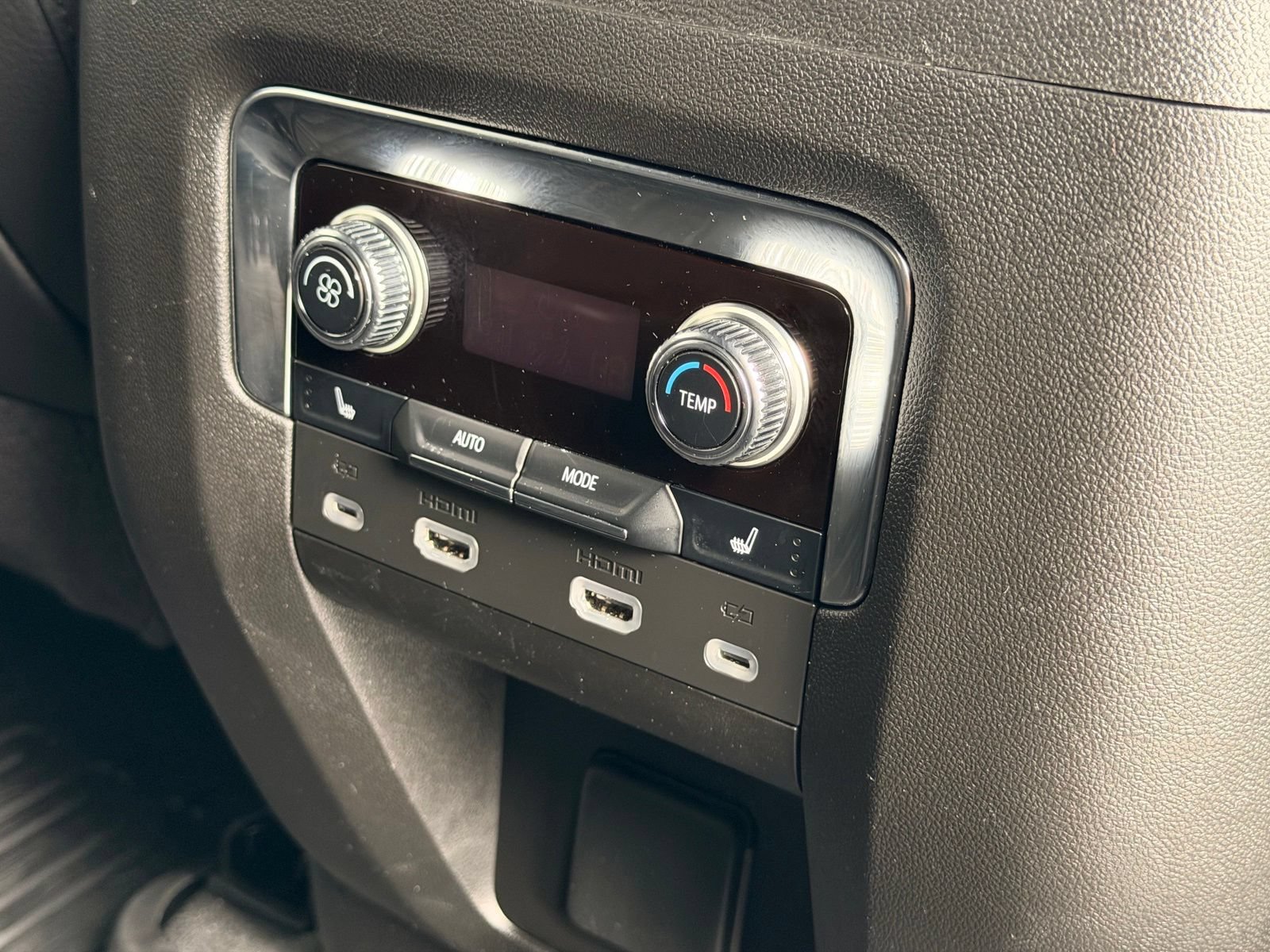 Used 2024 GMC Yukon Denali AWD/4WD image 39