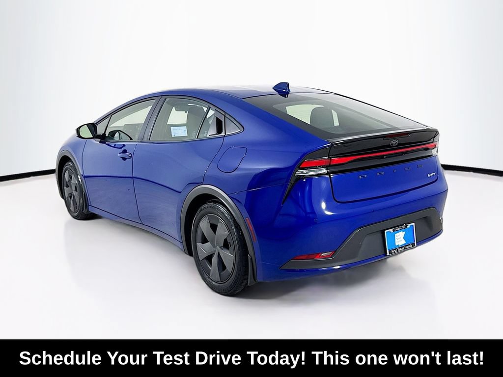 Used 2025 Toyota Prius LE FWD image 5