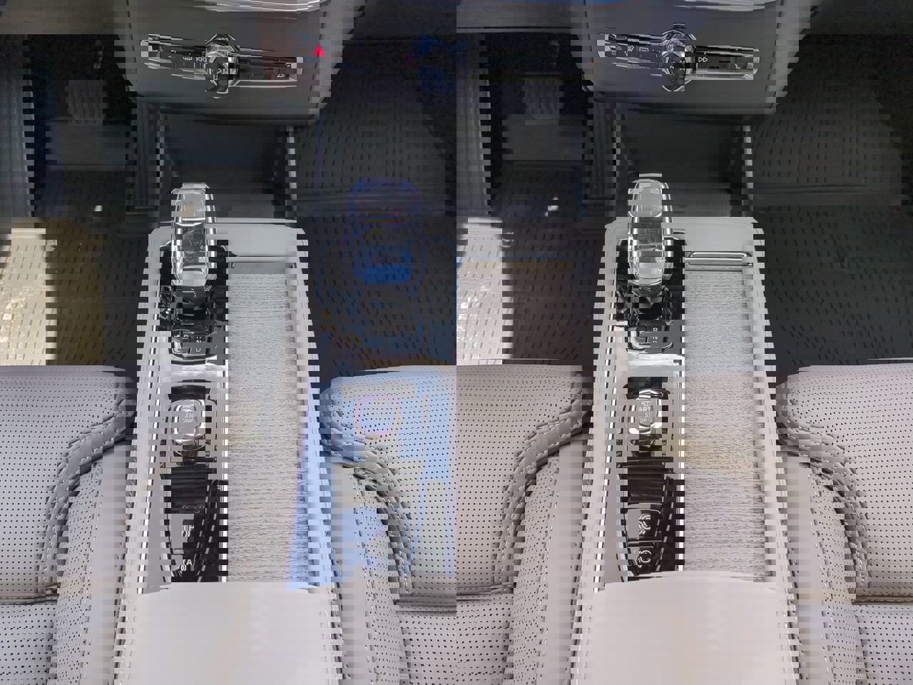 New 2026 Volvo XC90 B6 Ultra w/ Lounge Package image 17