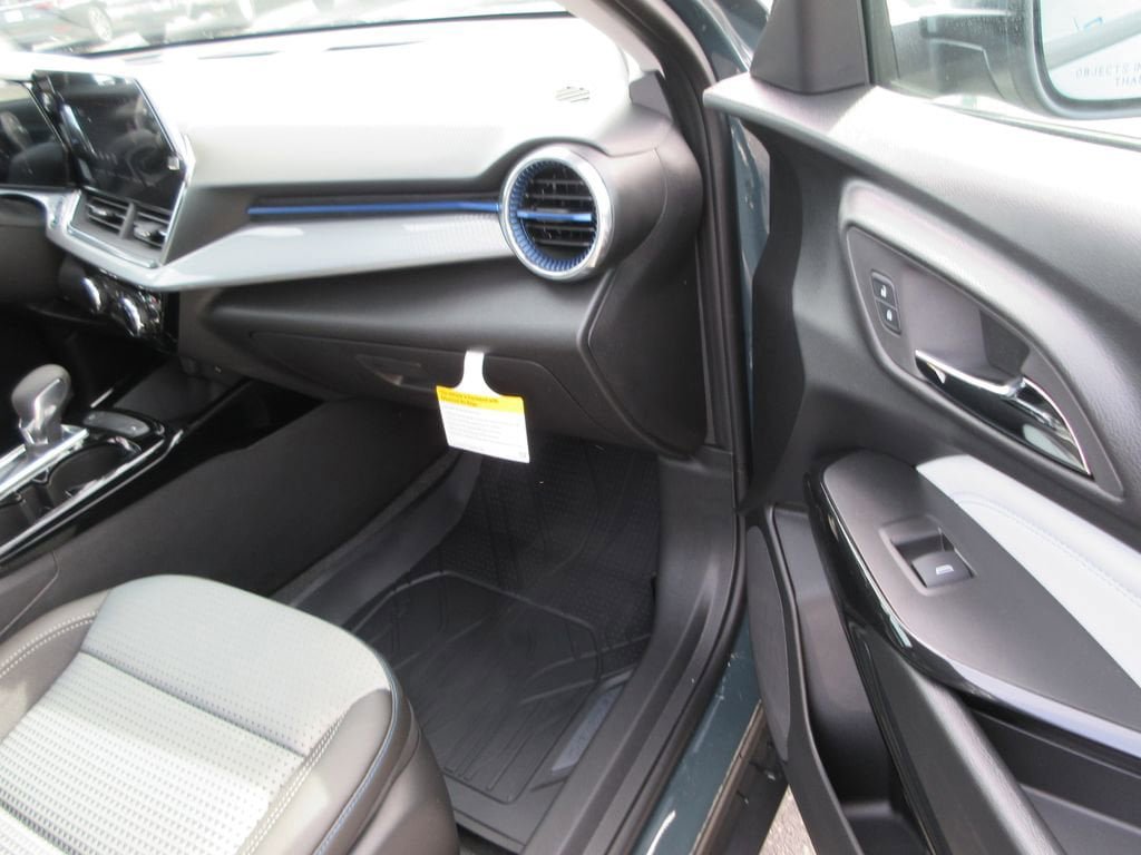 New 2026 Chevrolet Trax LT w/ LPO, Blackout Package FWD image 18