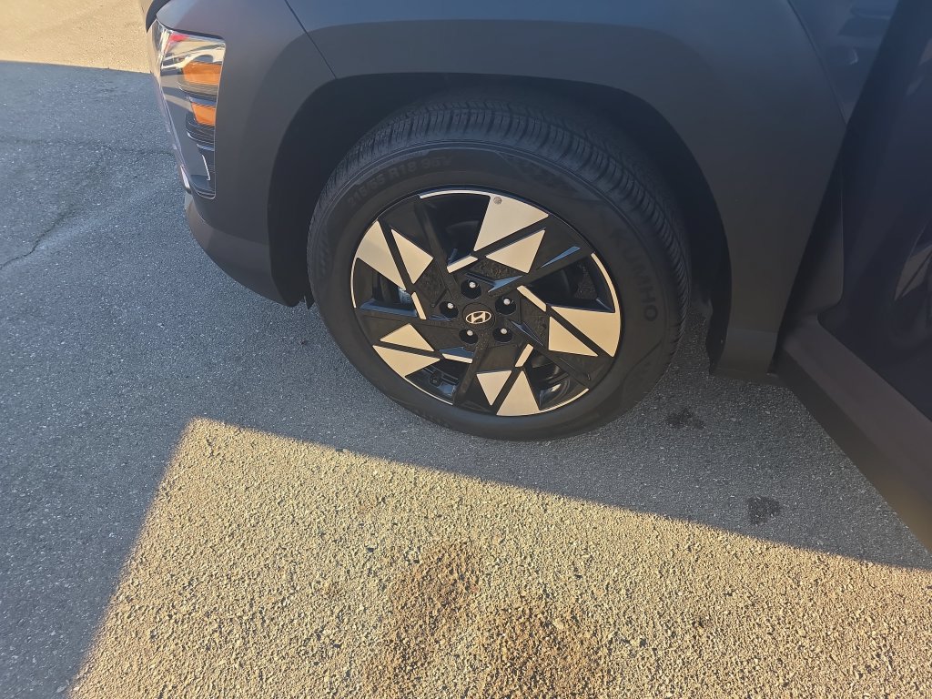 Used 2025 Hyundai Kona SEL FWD image 24
