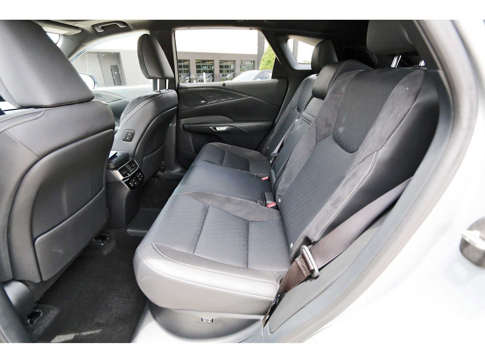 Used 2025 Lexus RX 450h AWD w/ Luxury Package image 12