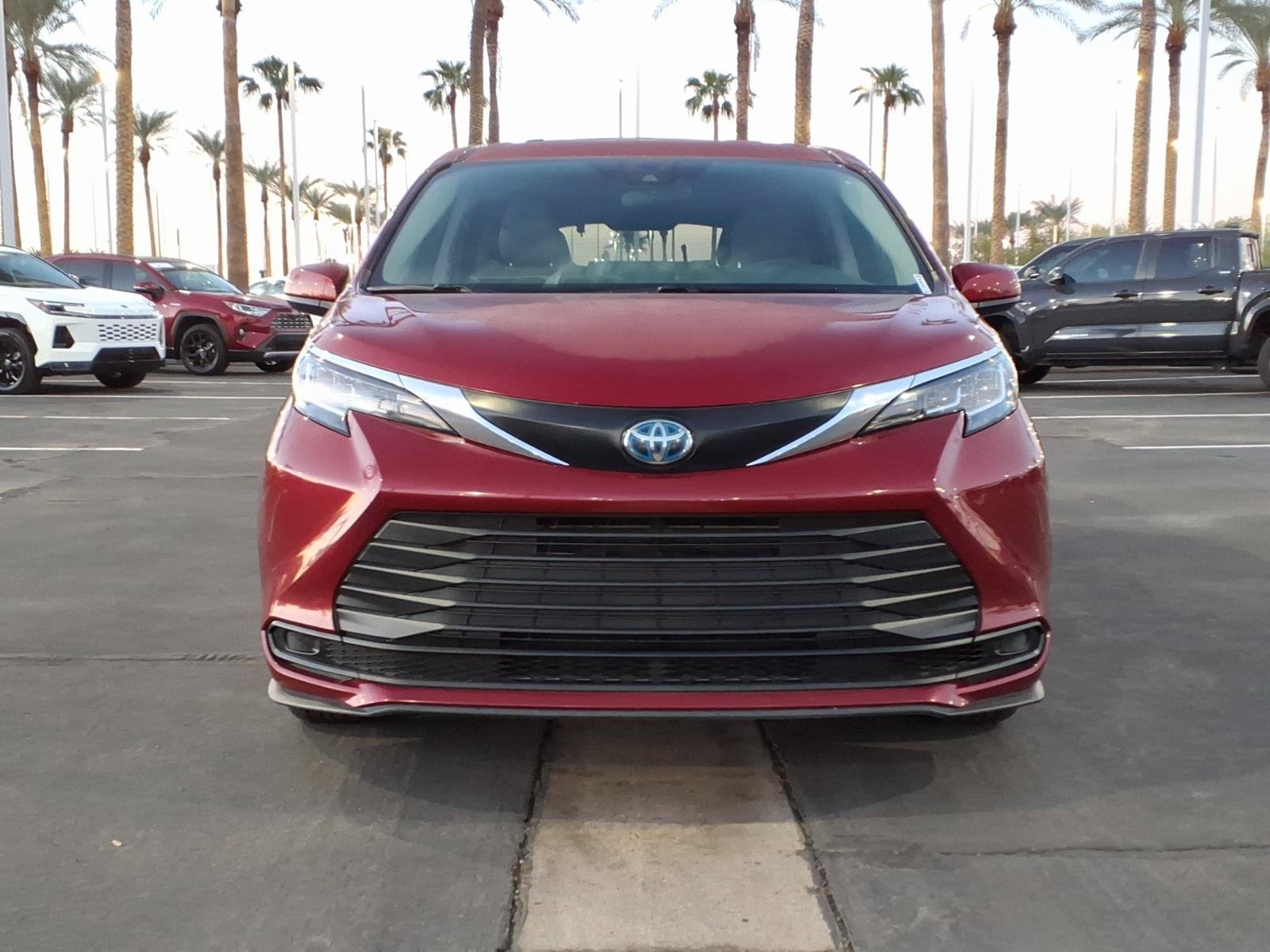 Used 2021 Toyota Sienna LE FWD image 2