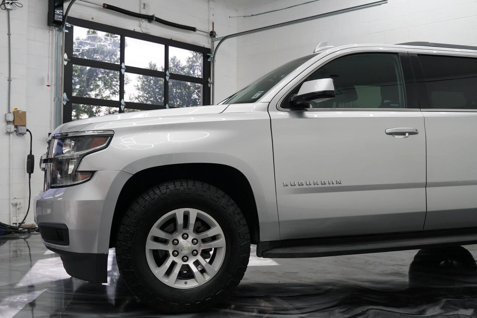 Used 2017 Chevrolet Suburban LT RWD image 10