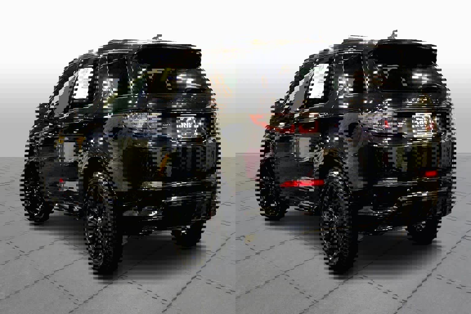 Used 2024 Land Rover Discovery Sport Dynamic SE image 12