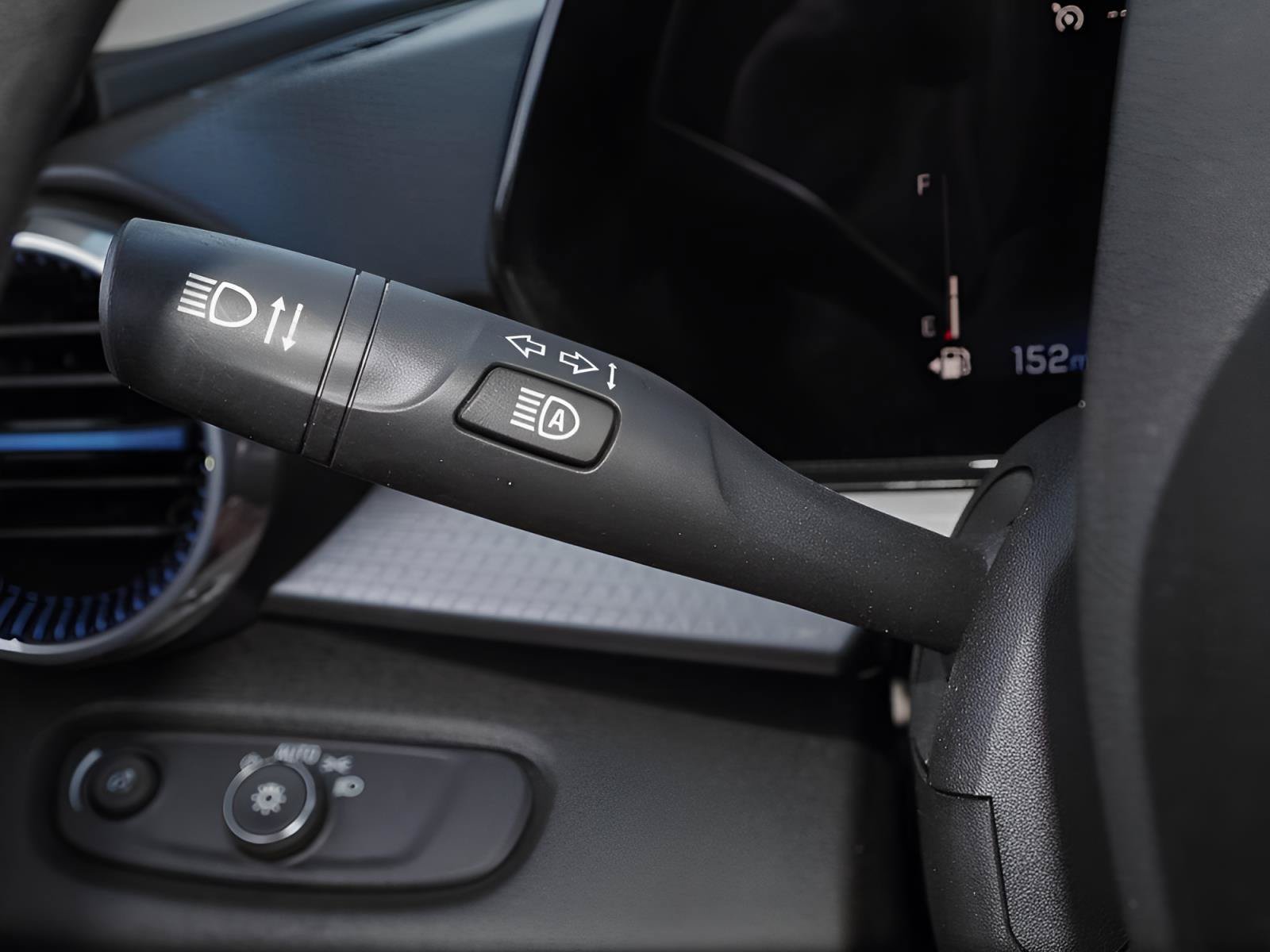 Certified 2024 Chevrolet Trax LT FWD image 28