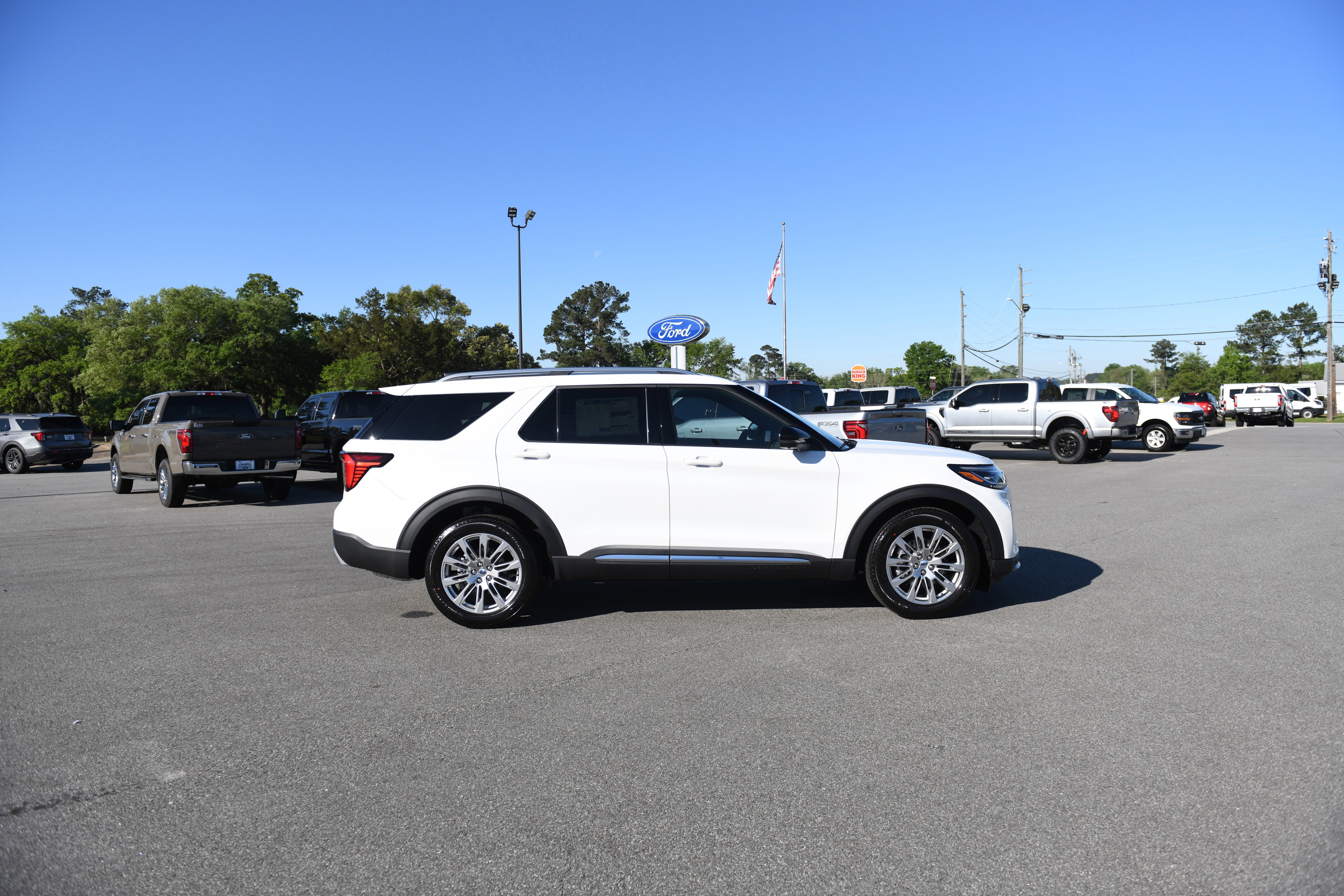 New 2026 Ford Explorer Platinum RWD image 2