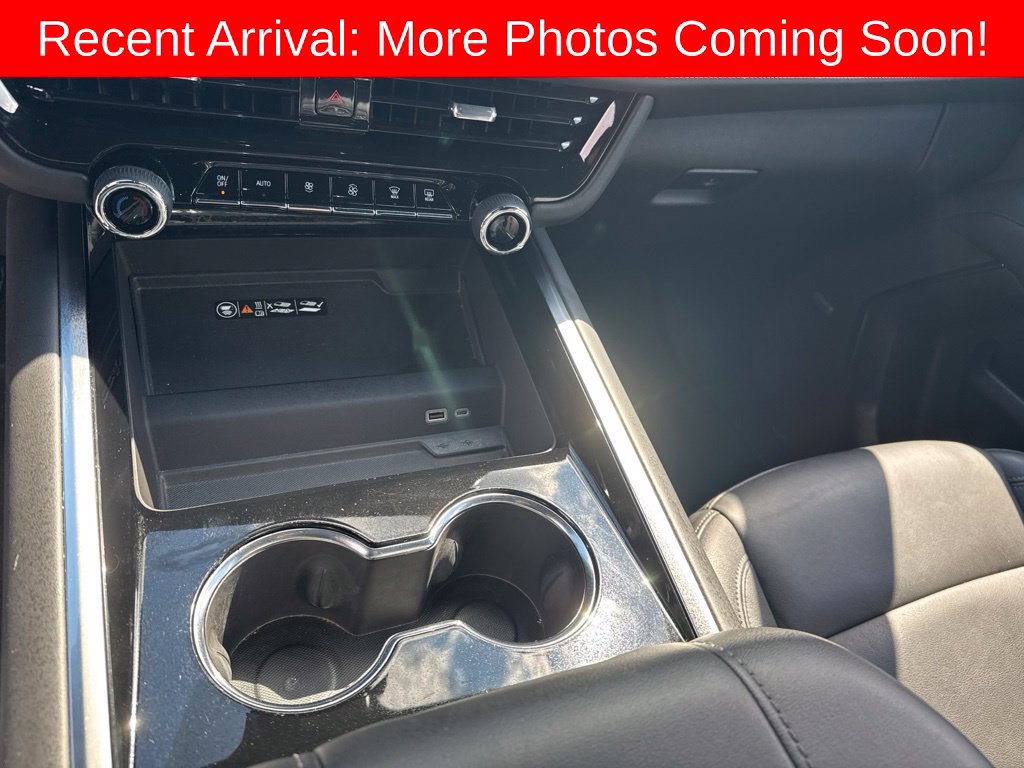 Used 2025 Chevrolet Tahoe Z71 w/ Comfort Package AWD/4WD image 7