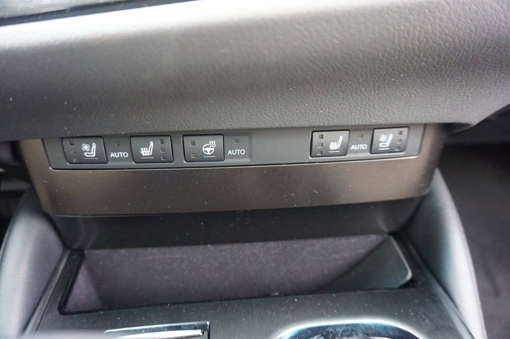 Used 2023 Lexus ES 350 w/ Premium Package FWD image 13