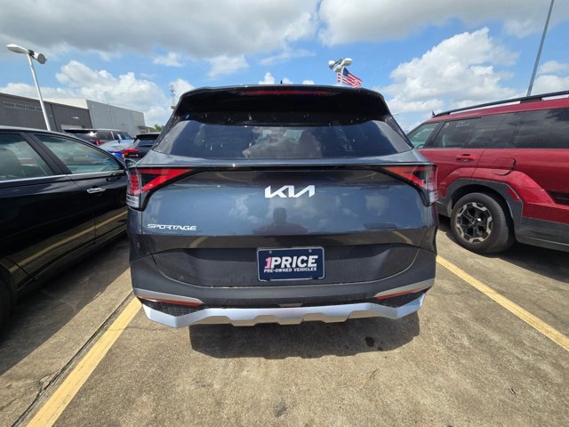 Used 2025 Kia Sportage LX image 6
