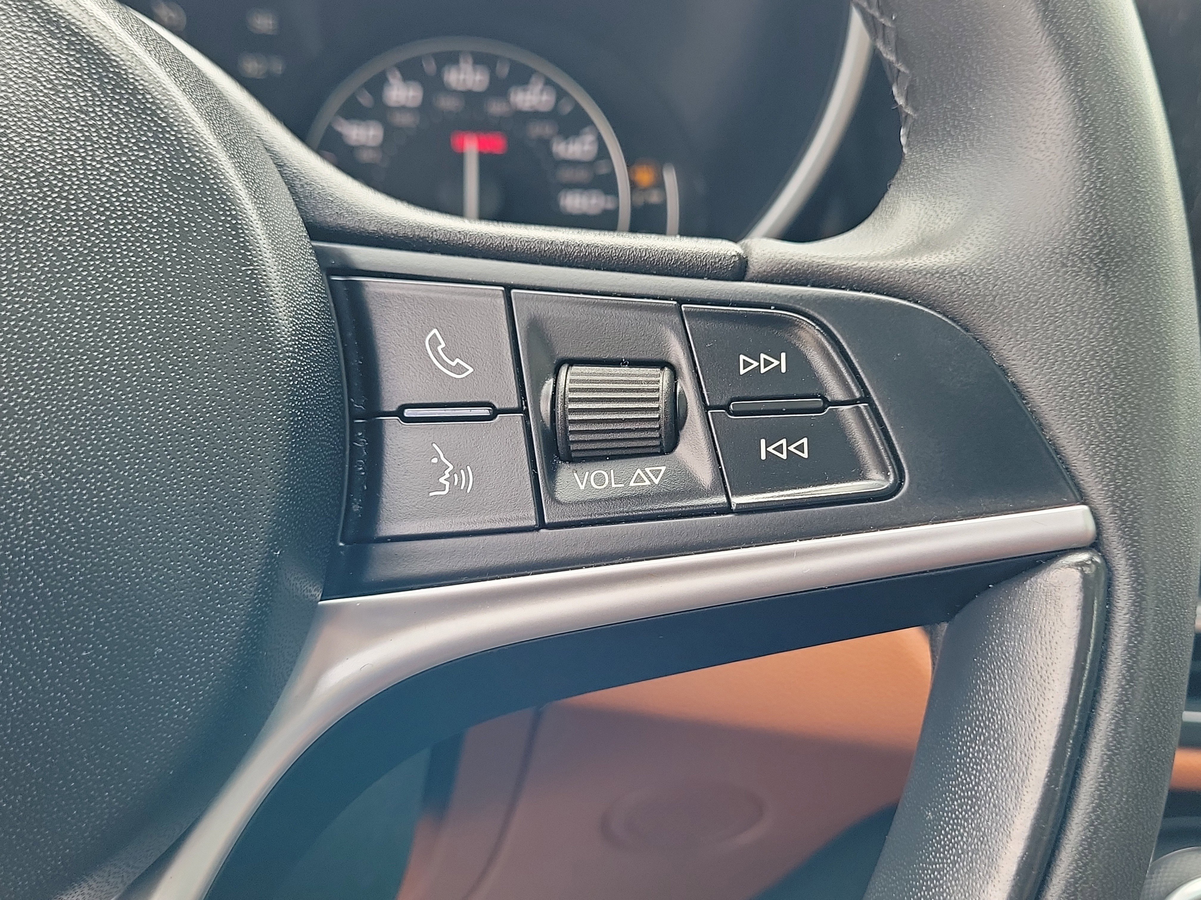 Used 2019 Alfa Romeo Giulia AWD w/ Cold Weather Package image 27