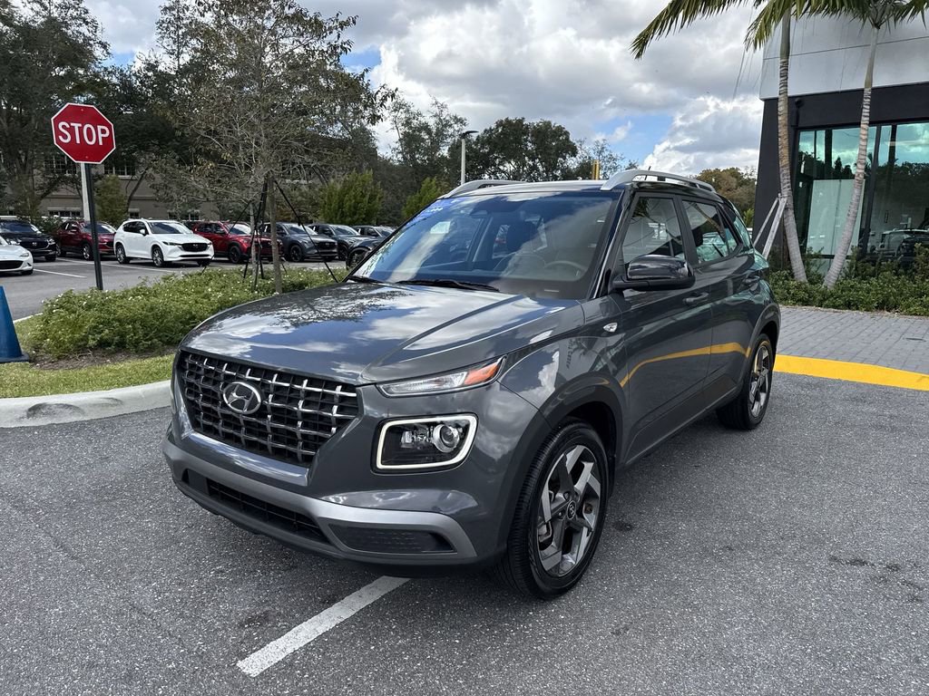Used 2024 Hyundai Venue Limited image 10